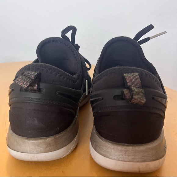 Nike Free Women's Training Shoe Running Sneakers Black and Metallic Size 7.5 - Picture 6 of 11